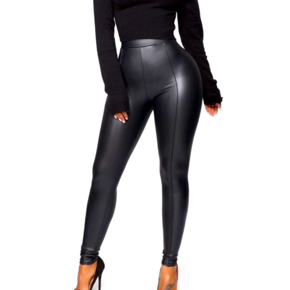 “Skin” High waisted  exposed seam leggings. 
%96 Polyester %4Spandex